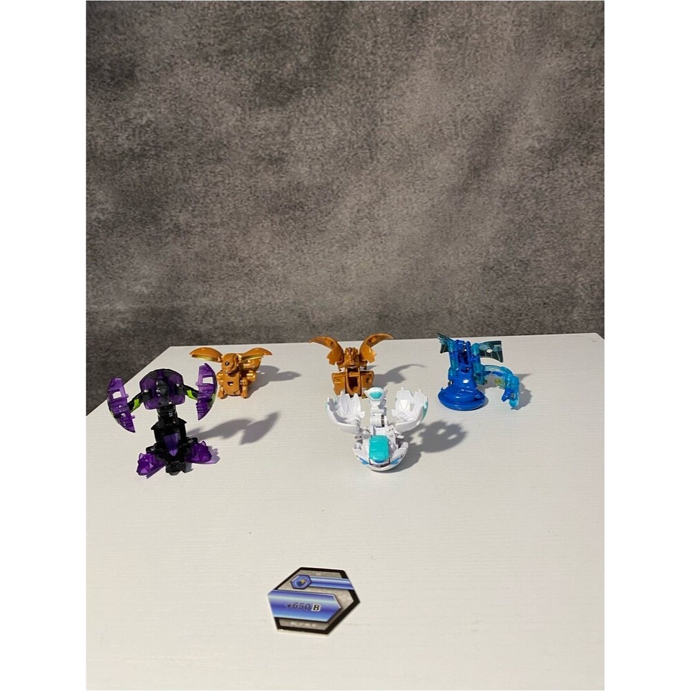 Bakugan Battle Planet Aurelus Trhyno Gold 3" Transforming Figure Spin Master